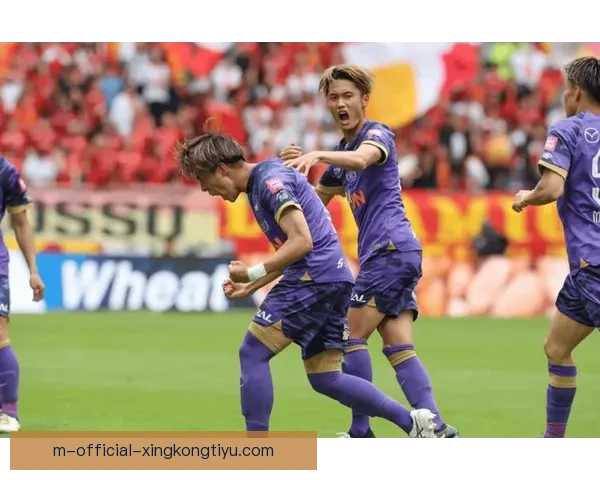 神户胜利船逆袭战胜广岛三箭迎来宝贵三分 力压对手迎接赛季新篇章 神户胜利船逆袭战胜广岛三箭迎来宝贵三分 力压对手迎接赛季新篇章